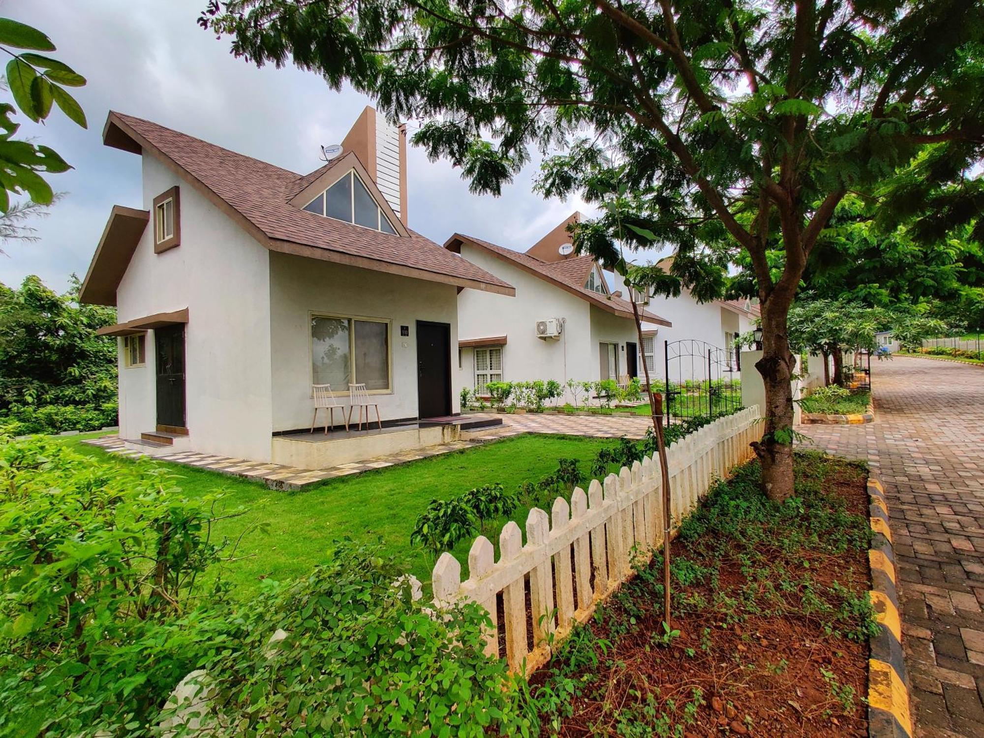 Pushpam Sanskruti Resort Karjat - A Pure Veg Resort Dhamni Exterior foto