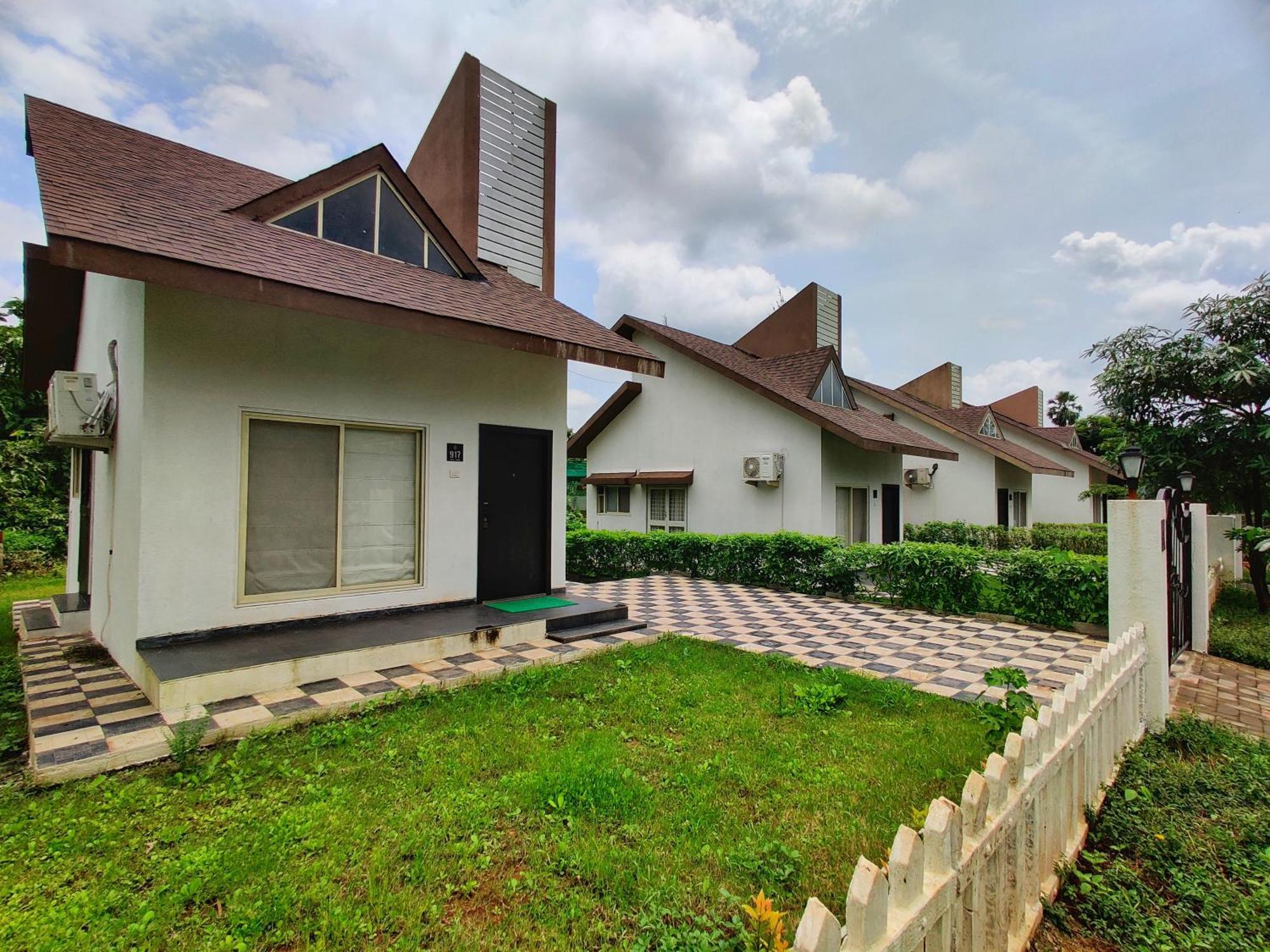 Pushpam Sanskruti Resort Karjat - A Pure Veg Resort Dhamni Exterior foto