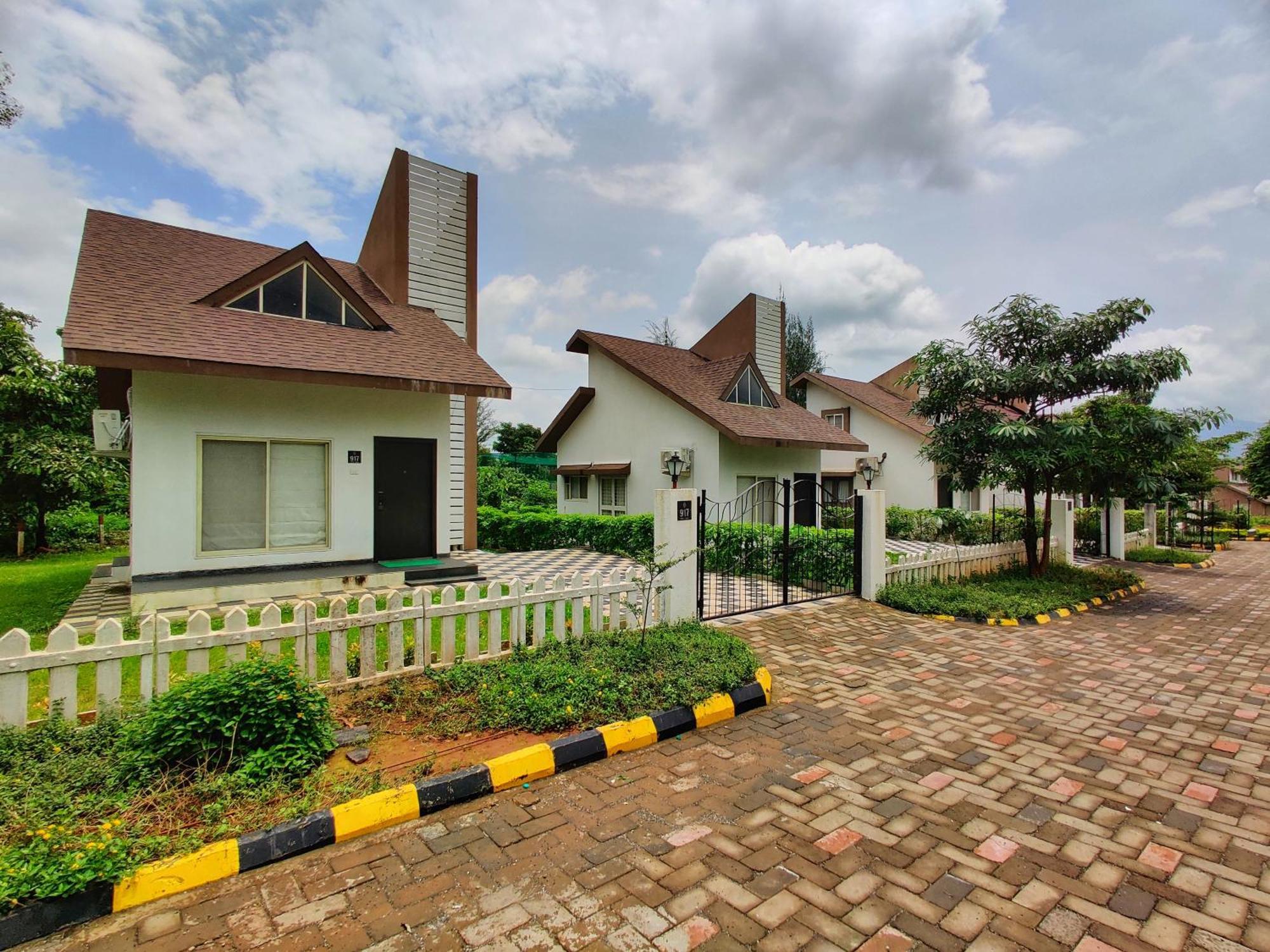 Pushpam Sanskruti Resort Karjat - A Pure Veg Resort Dhamni Exterior foto
