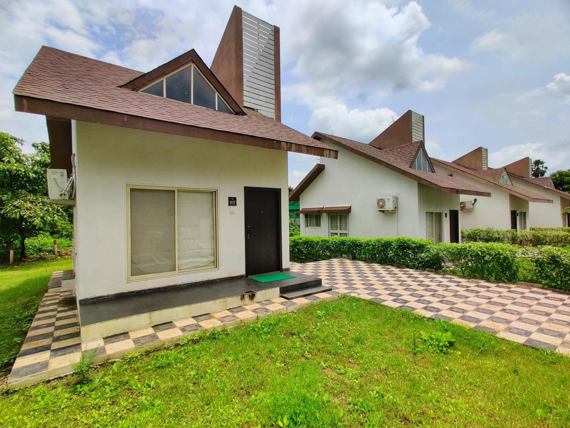 Pushpam Sanskruti Resort Karjat - A Pure Veg Resort Dhamni Exterior foto